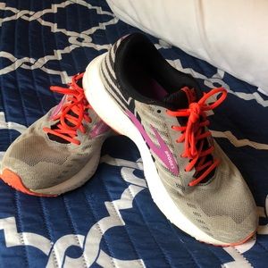 Brooks sneakers size 8